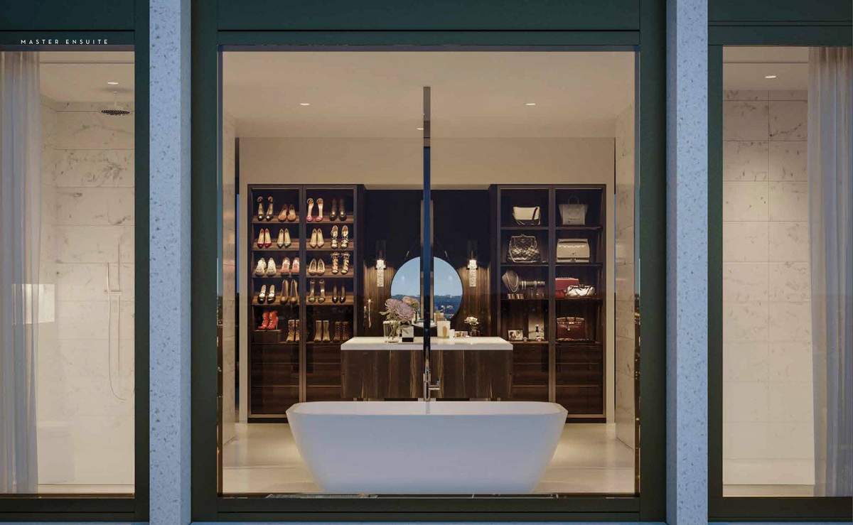 Master Ensuite Closet